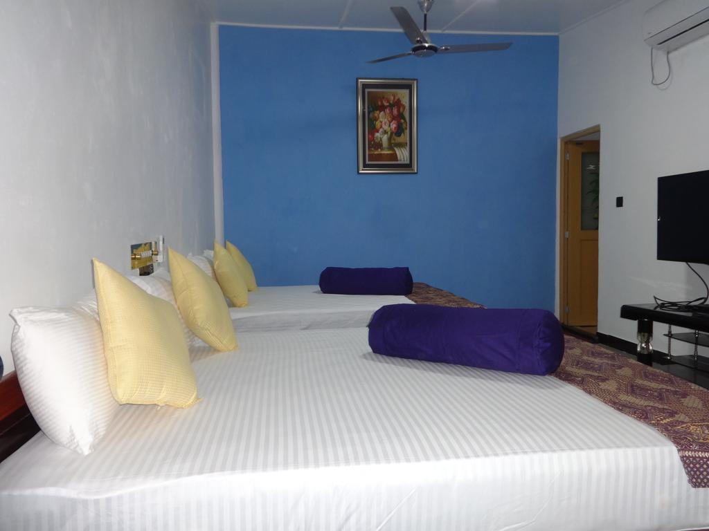 Dutch Bay Beach Cottages ตรินโคมาลี ภายนอก รูปภาพ
